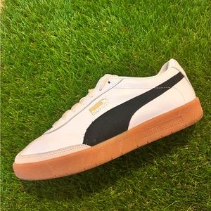 PUMA Oslo-City sneakers.